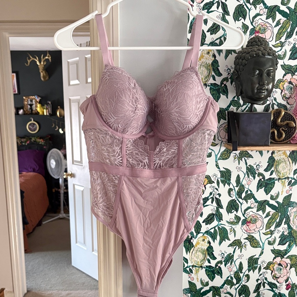 UCA Lingerie Elegant Lace Bodysuit in Lavender - Picture 3 of 4